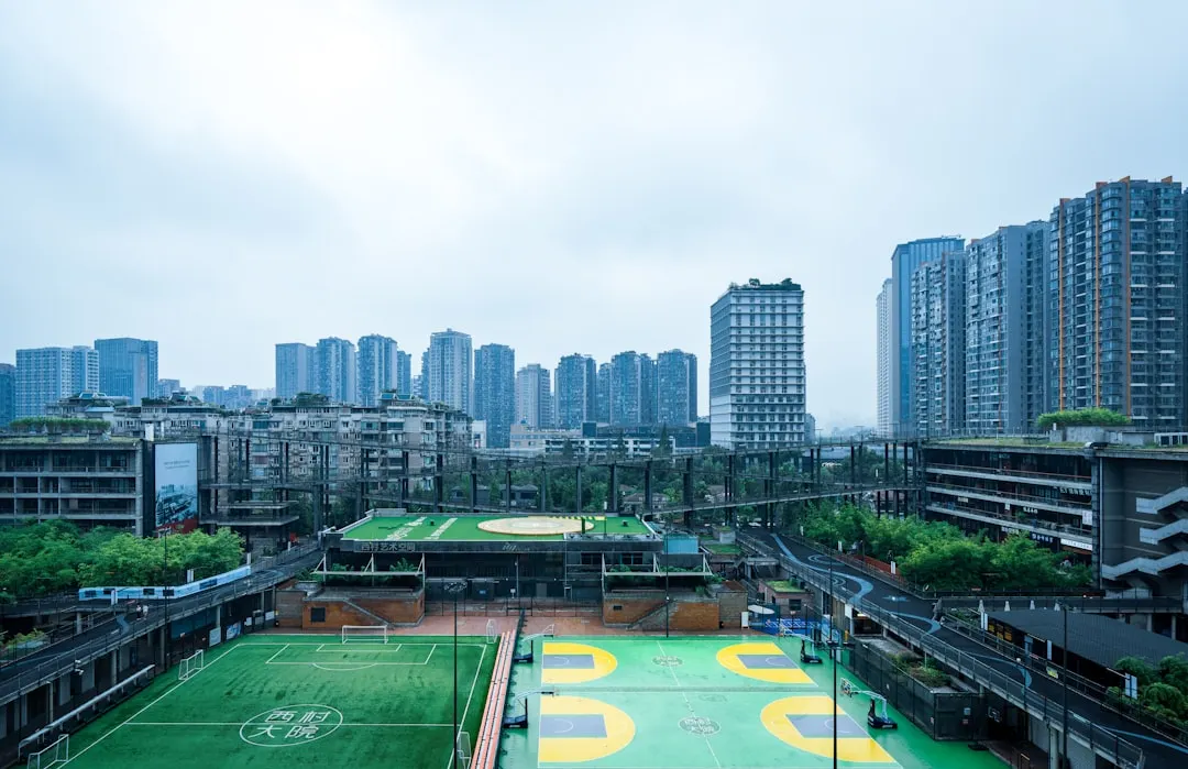 重庆老旧厂房结构改造中碳纤维加固与粘钢加固的技术对比