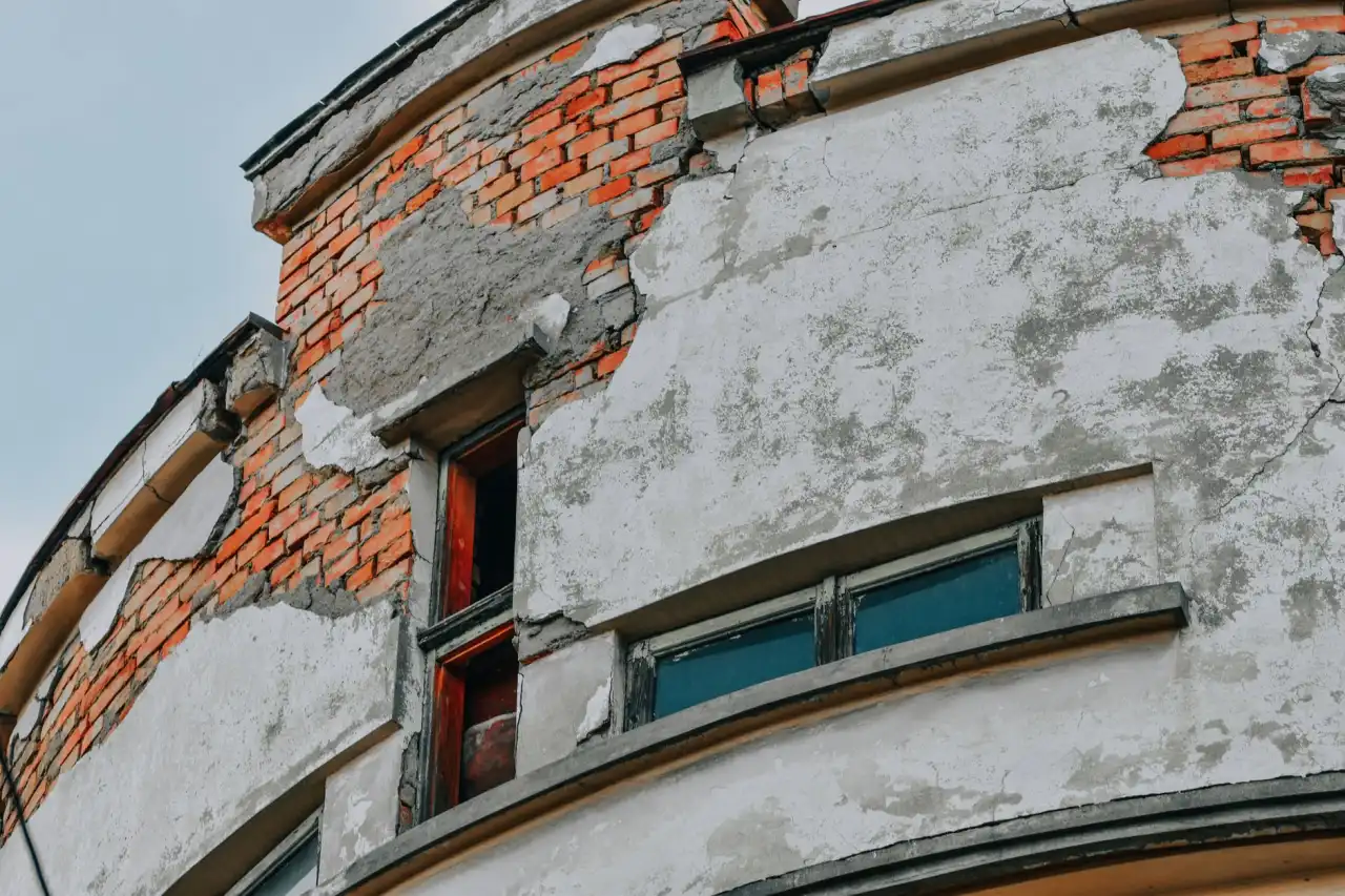 重庆老旧建筑结构改造中的碳纤维加固技术应用分析正文配图 1